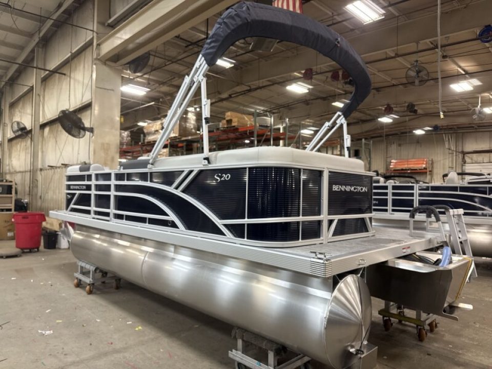 New 2026 Bennington 20 S Cruise Pontoon Boat