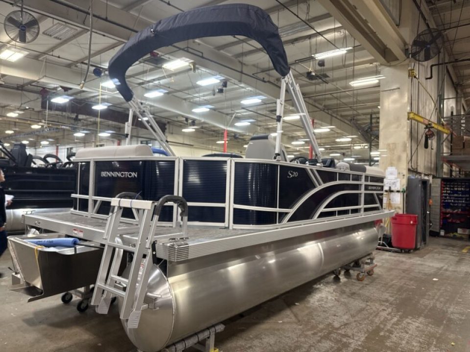 New 2026 Bennington 20 S Cruise Pontoon Boat