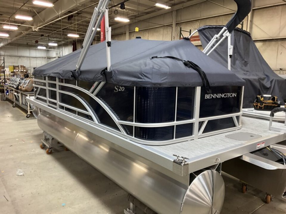 New 2026 Bennington 20 S Cruise Pontoon Boat