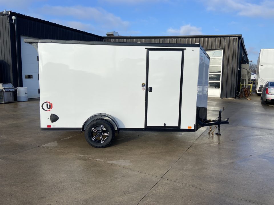 New United UJ-612 Enclosed Trailer