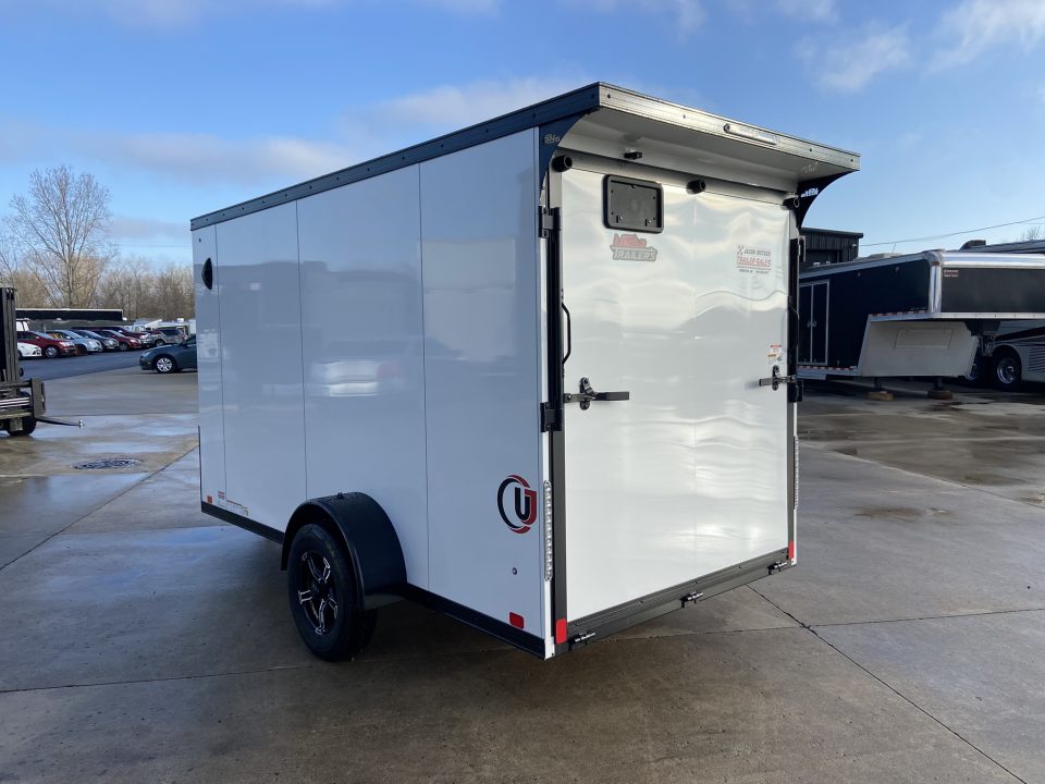 New United UJ-612 Enclosed Trailer