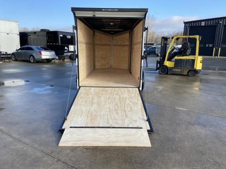 New United UJ-612 Enclosed Trailer