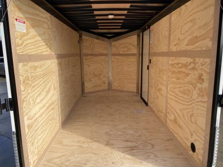 New United UJ-612 Enclosed Trailer