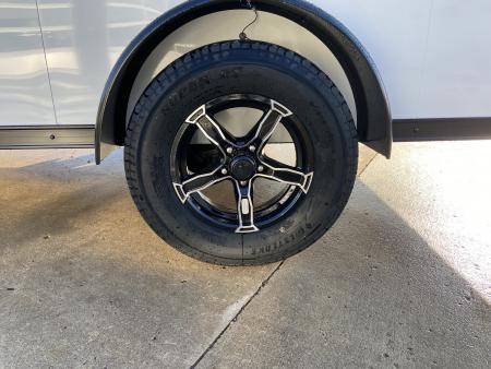 New United UJ-612 Enclosed Trailer