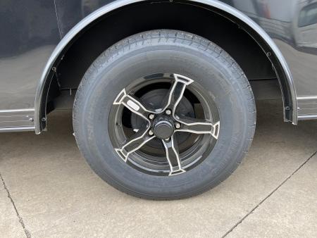 New United UJ-8.5X18 Enclosed Trailer