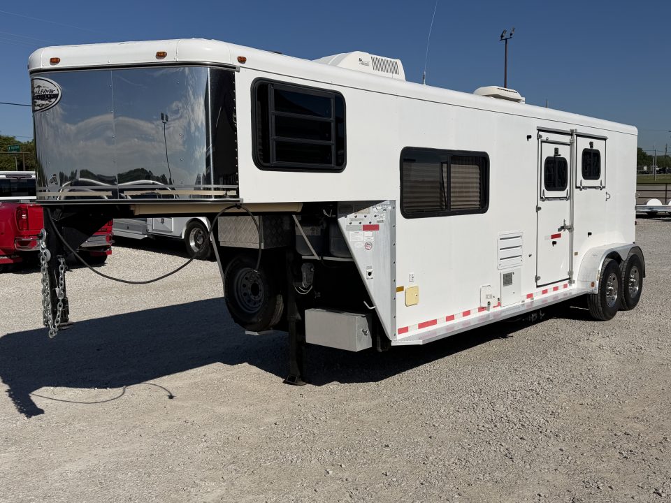 Used 2003 Sundowner 2 Horse Gooseneck Living Quarters Horse Trailer