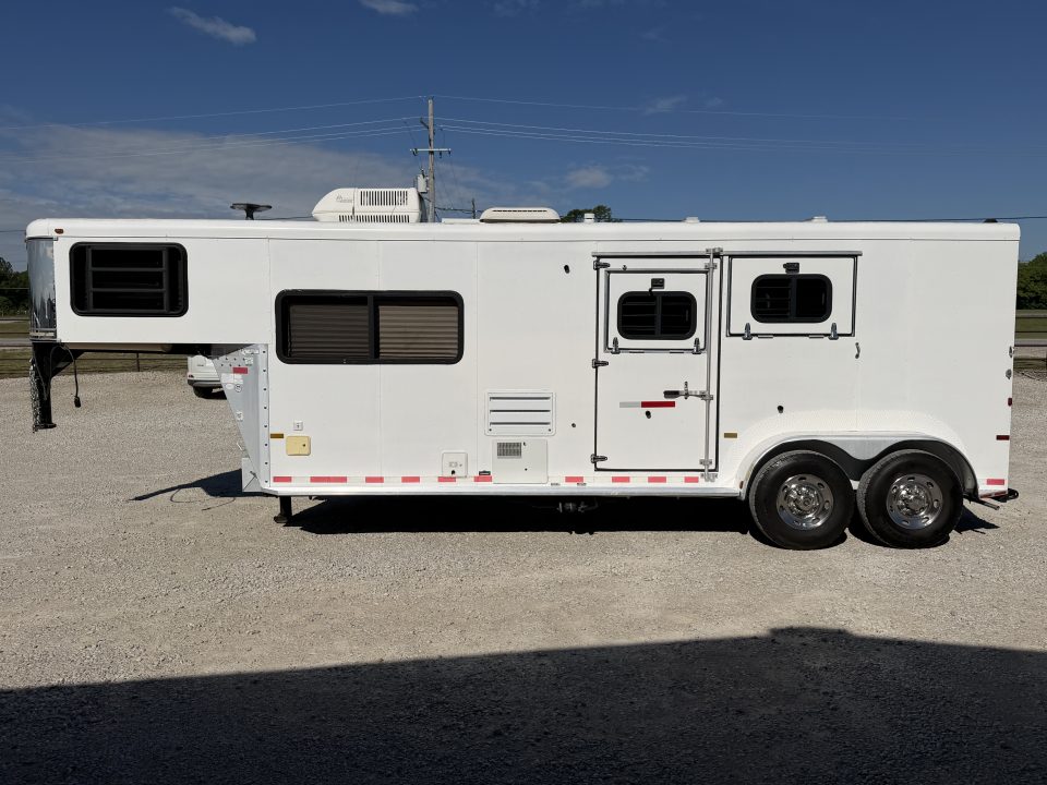 Used 2003 Sundowner 2 Horse Gooseneck Living Quarters Horse Trailer