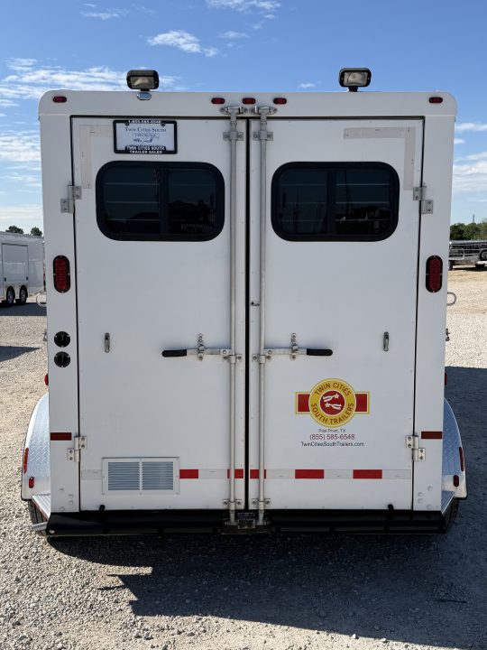 Used 2003 Sundowner 2 Horse Gooseneck Living Quarters Horse Trailer
