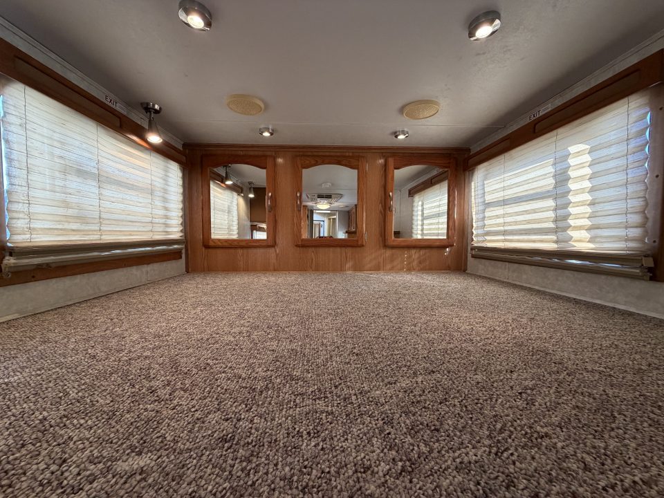 Used 2003 Sundowner 2 Horse Gooseneck Living Quarters Horse Trailer