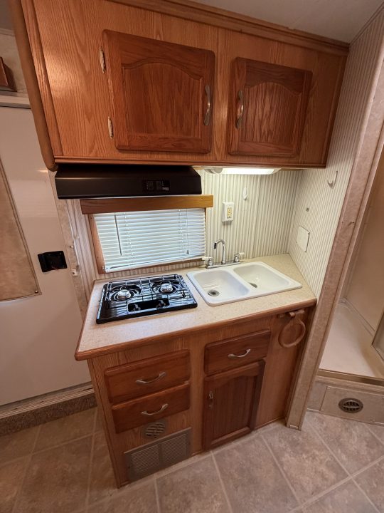 Used 2003 Sundowner 2 Horse Gooseneck Living Quarters Horse Trailer