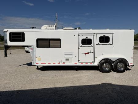Used 2003 Sundowner 2 Horse Gooseneck Living Quarters Horse Trailer