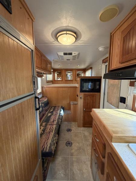 Used 2003 Sundowner 2 Horse Gooseneck Living Quarters Horse Trailer