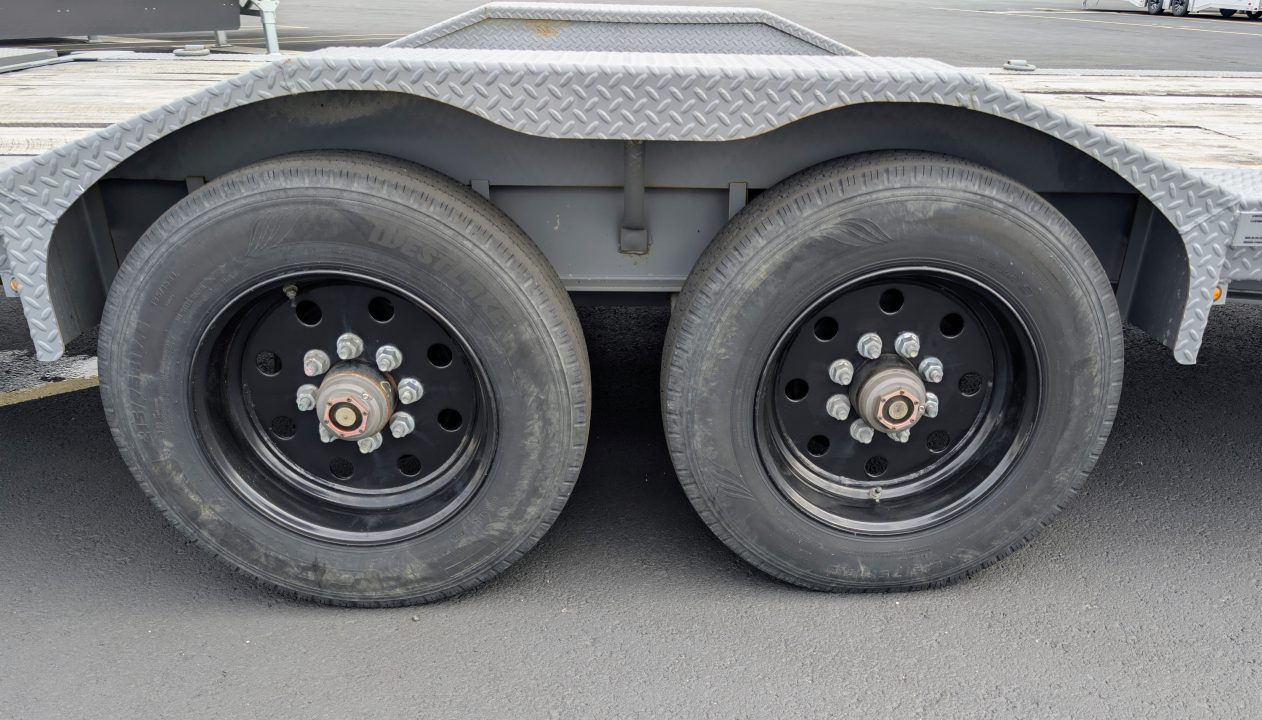 Used 2025 Diamond C Trailers (USED) LPX-210-14 Oak Deck 20K GVWR Equipment Trailer