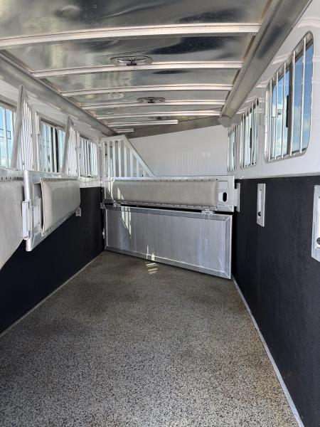 Used 2024 Featherlite 4 Horse Gooseneck 9600 Horse Trailer
