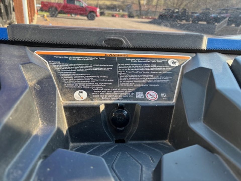 Used 2023 Can-Am COMMANDER XT700 Side by Side (Sport)