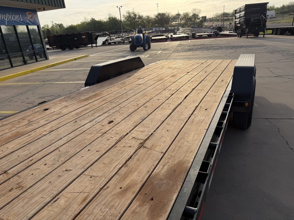 Used #327967 2024 LOAD TRAIL GC 22 X 83 TANDEM AXLE 14K GOOSENECK EQUIPMENT HAULER W/ SLIDE IN RAMPS