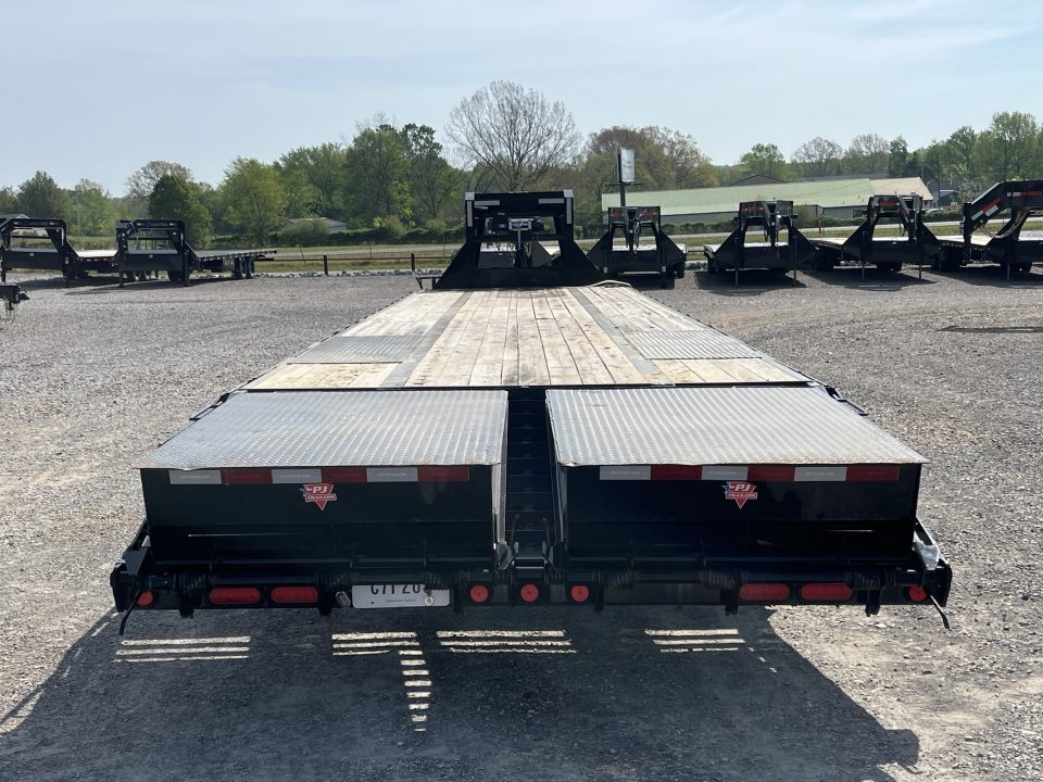 Used 2022 PJ Trailers 102"X40' 25k GVWR Gooseneck Flatbed Trailer