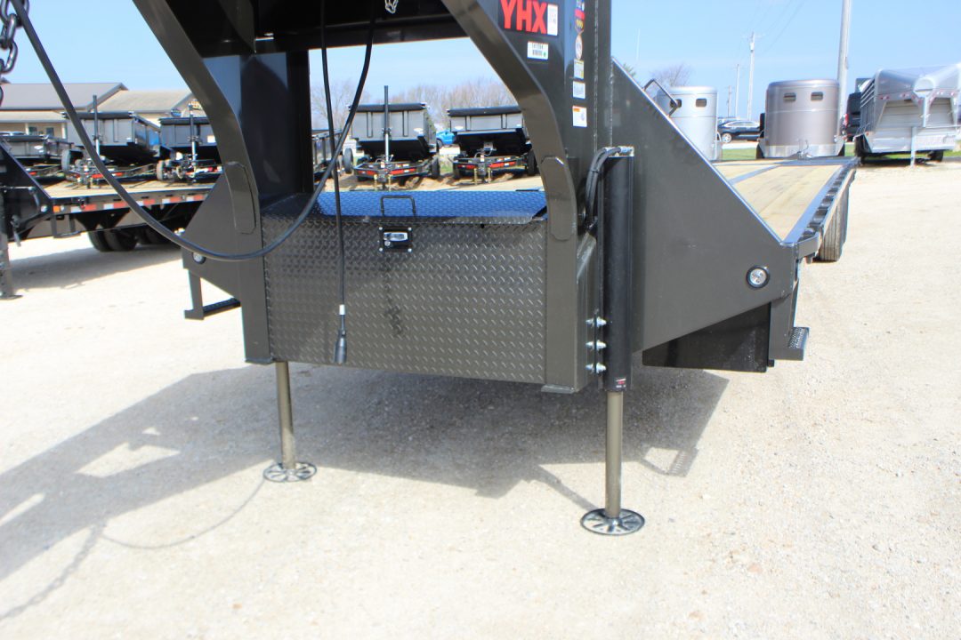 New 2026 MAXX-D YHX 36' Gooseneck Hydraulic Dovetail Trailer