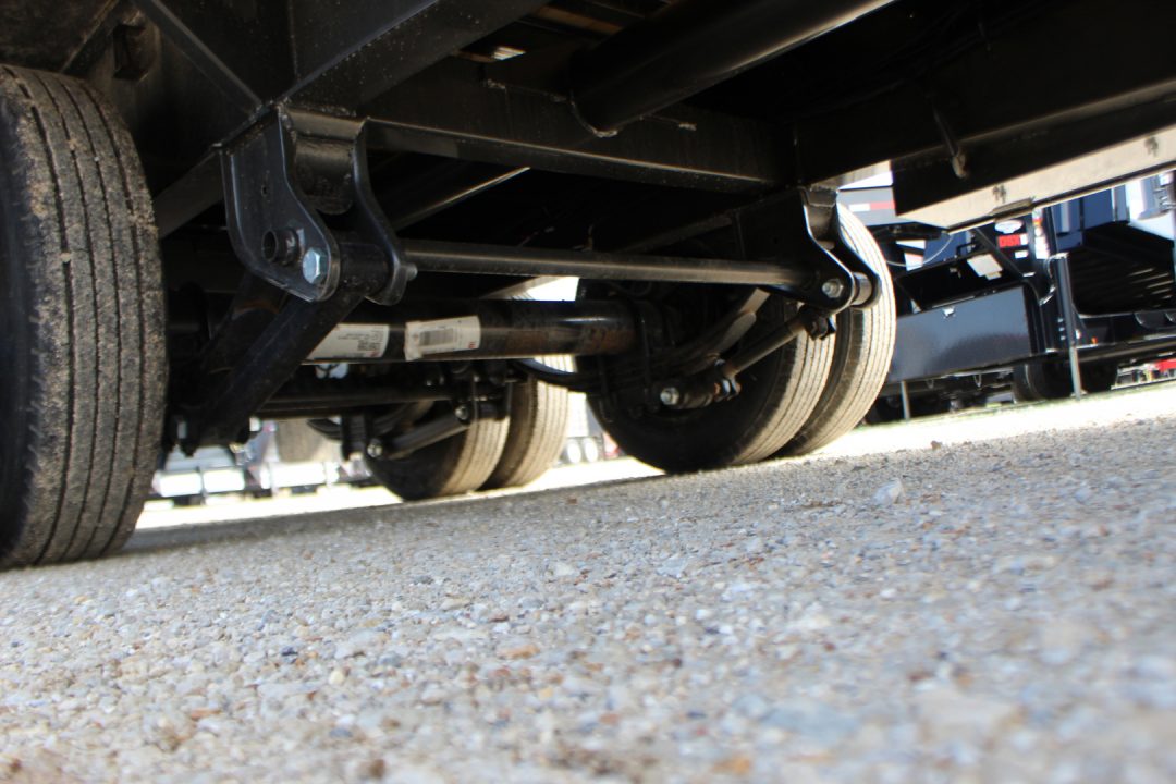 New 2026 MAXX-D YHX 36' Gooseneck Hydraulic Dovetail Trailer