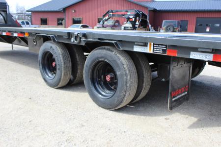 New 2026 MAXX-D YHX 36' Gooseneck Hydraulic Dovetail Trailer