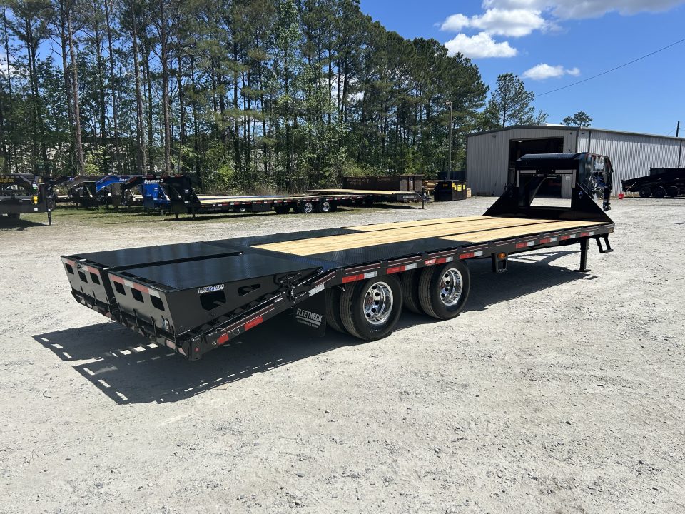 New 2026 Diamond C FMAX210 Gooseneck (20ft Deck+5ft Dovetail) MAX RAMPS, Aluminum Wheels