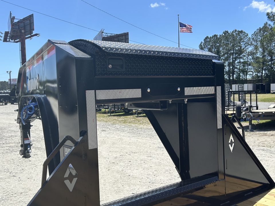 New 2026 Diamond C FMAX210 Gooseneck (20ft Deck+5ft Dovetail) MAX RAMPS, Aluminum Wheels