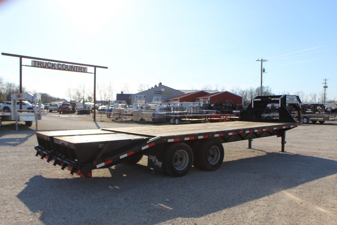 Used 2017 Load Trail 25' gooseneck Flatbed Trailer