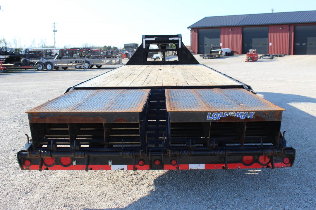 Used 2017 Load Trail 25' gooseneck Flatbed Trailer