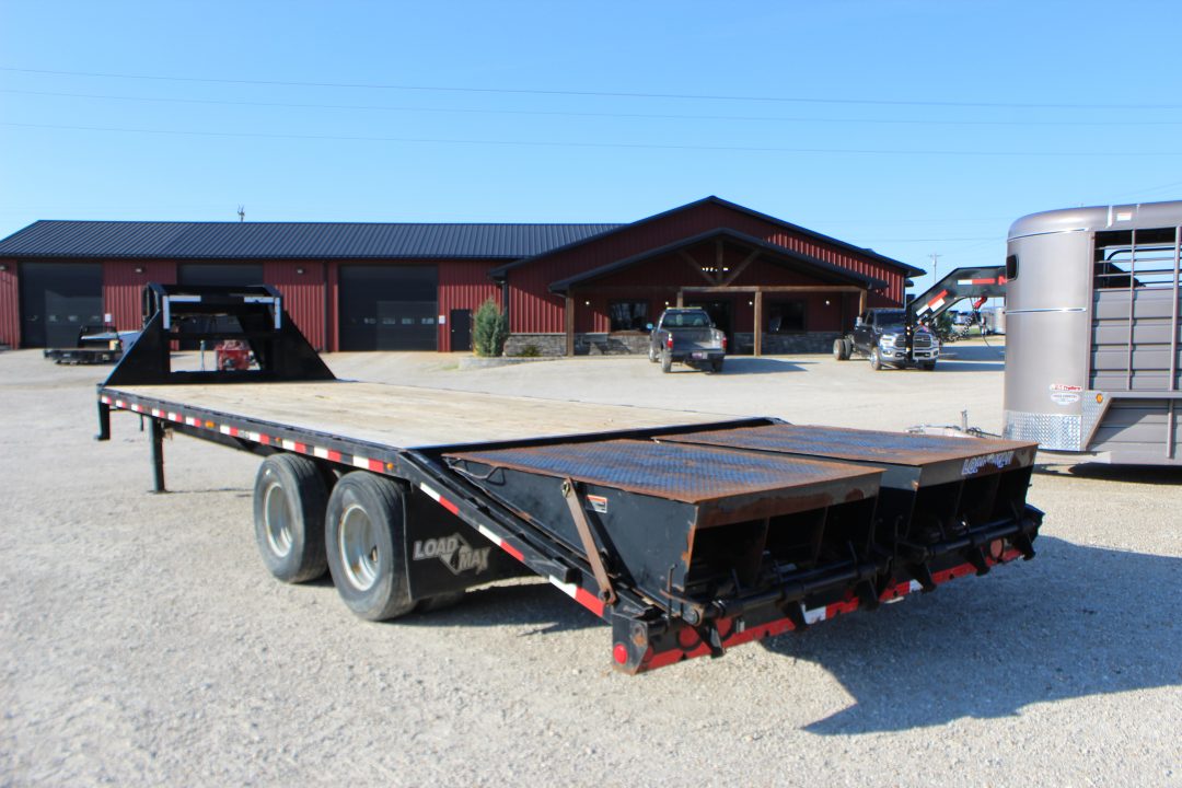 Used 2017 Load Trail 25' gooseneck Flatbed Trailer