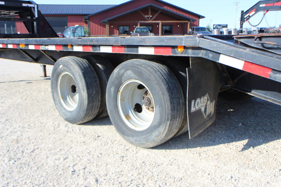Used 2017 Load Trail 25' gooseneck Flatbed Trailer