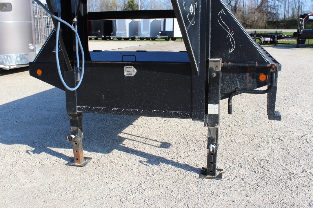 Used 2017 Load Trail 25' gooseneck Flatbed Trailer
