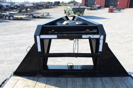 Used 2017 Load Trail 25' gooseneck Flatbed Trailer