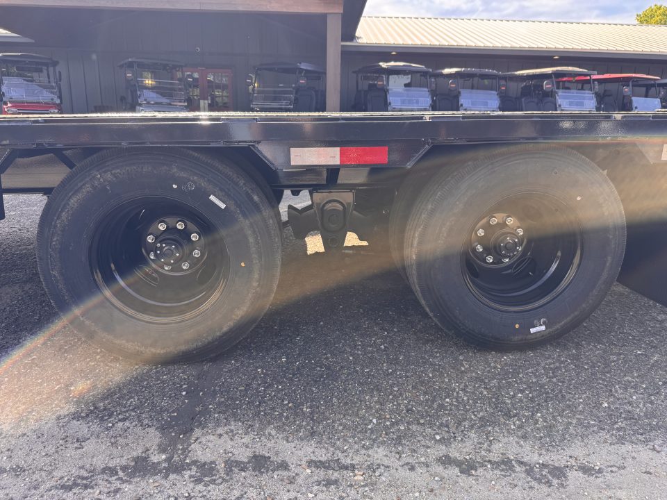 New 2026 Hillcrest Trailers 102"x40' 25.9k Deckover GN Equipment Trailer