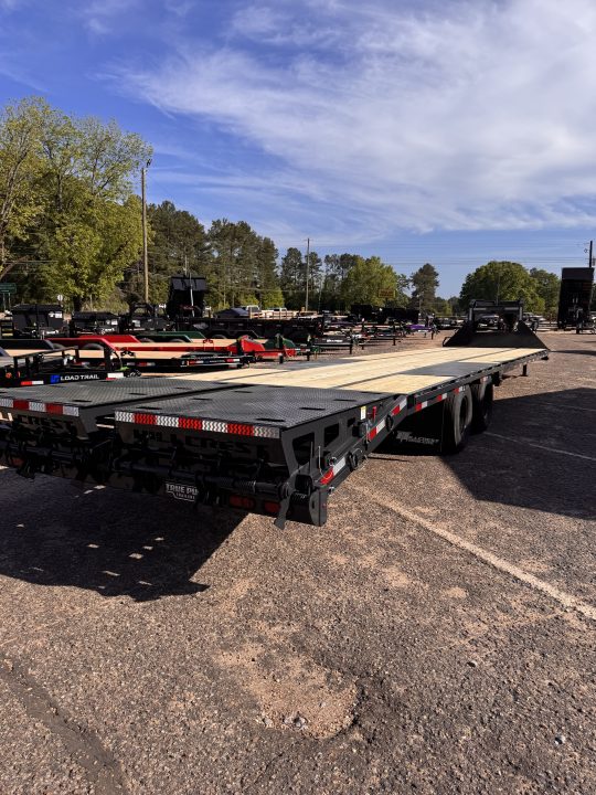 New 2026 Hillcrest Trailers 102"x40' 25.9k Deckover GN Equipment Trailer
