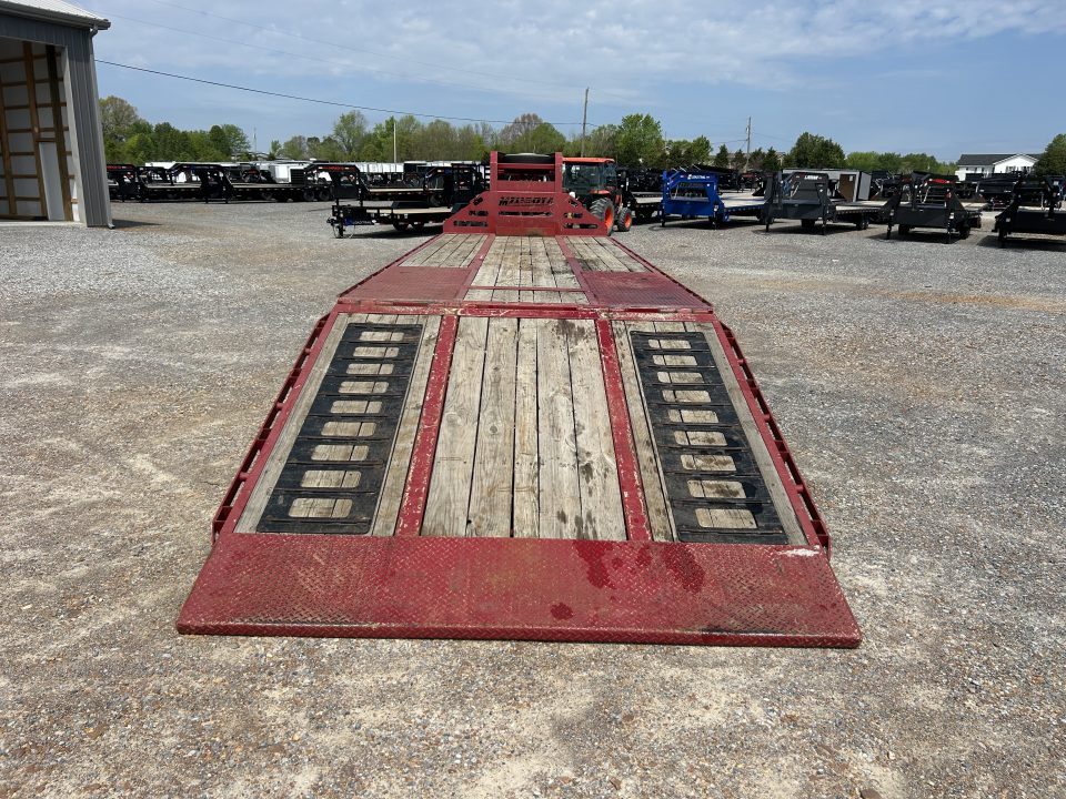 Used 2018 Midsota 32' HYDRO DOVE HYDRO JACKS Gooseneck Flatbed Trailer