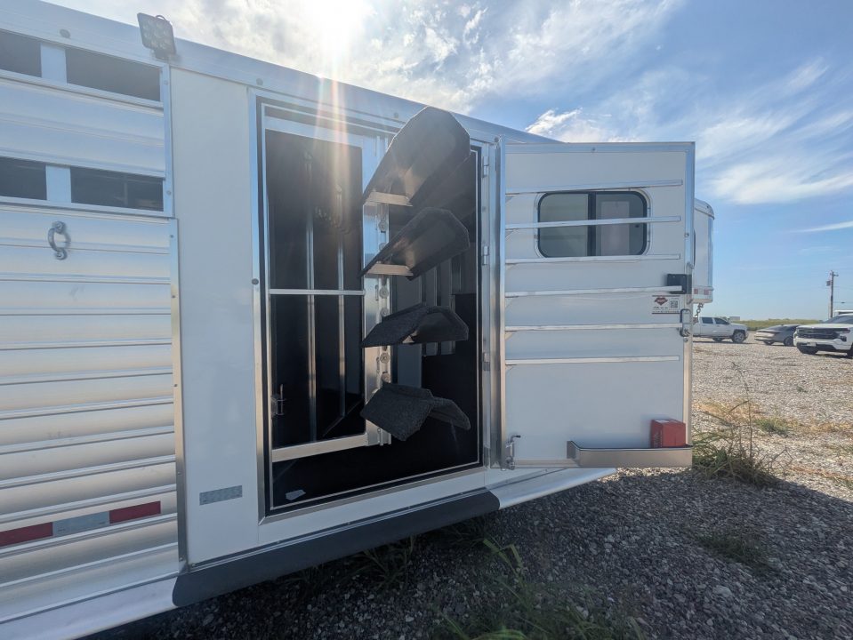 New 2027 Hart Trailer R4HG Horse Trailer