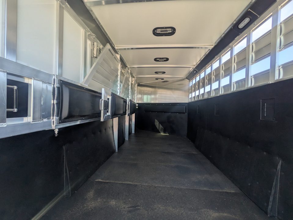 New 2027 Hart Trailer R4HG Horse Trailer