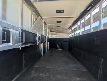 New 2027 Hart Trailer R4HG Horse Trailer