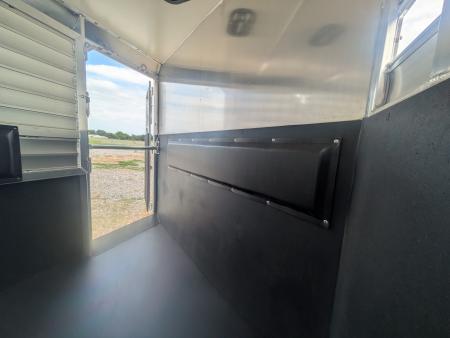New 2027 Hart Trailer R4HG RED Horse Trailer