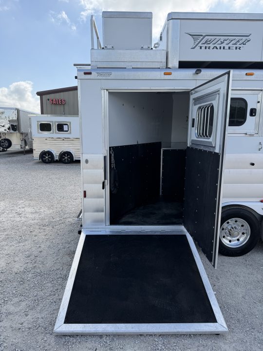 Used 2019 Twister 4 Horse Gooseneck Living Quarters Horse Trailer
