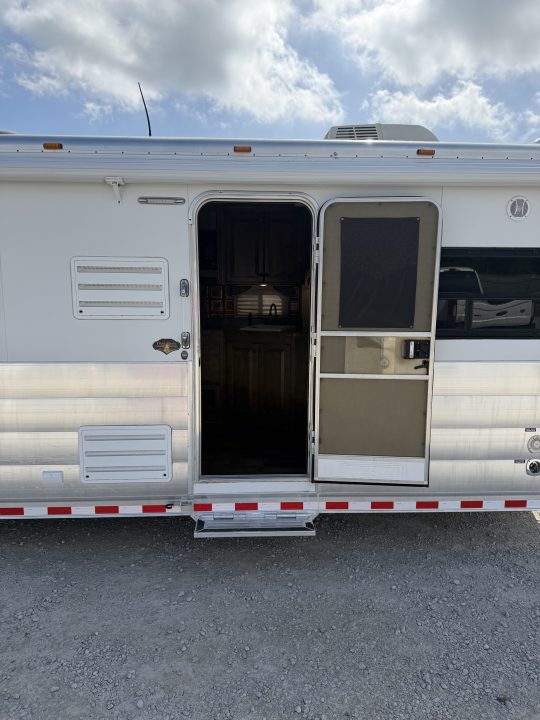 Used 2019 Twister 4 Horse Gooseneck Living Quarters Horse Trailer