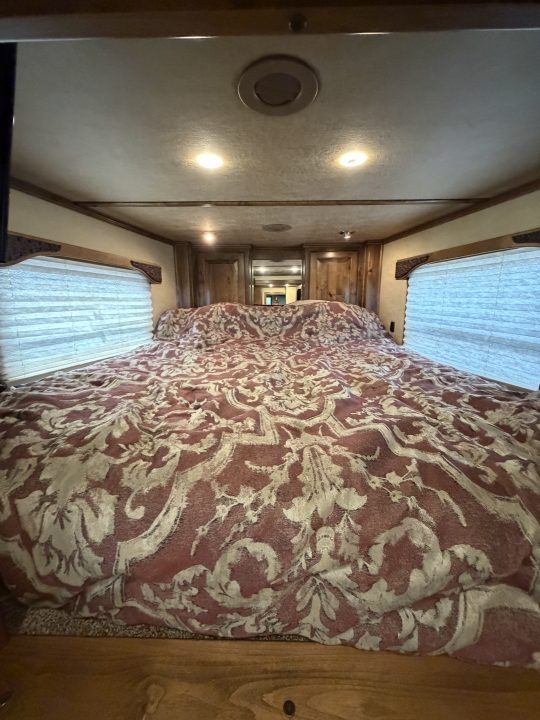 Used 2019 Twister 4 Horse Gooseneck Living Quarters Horse Trailer