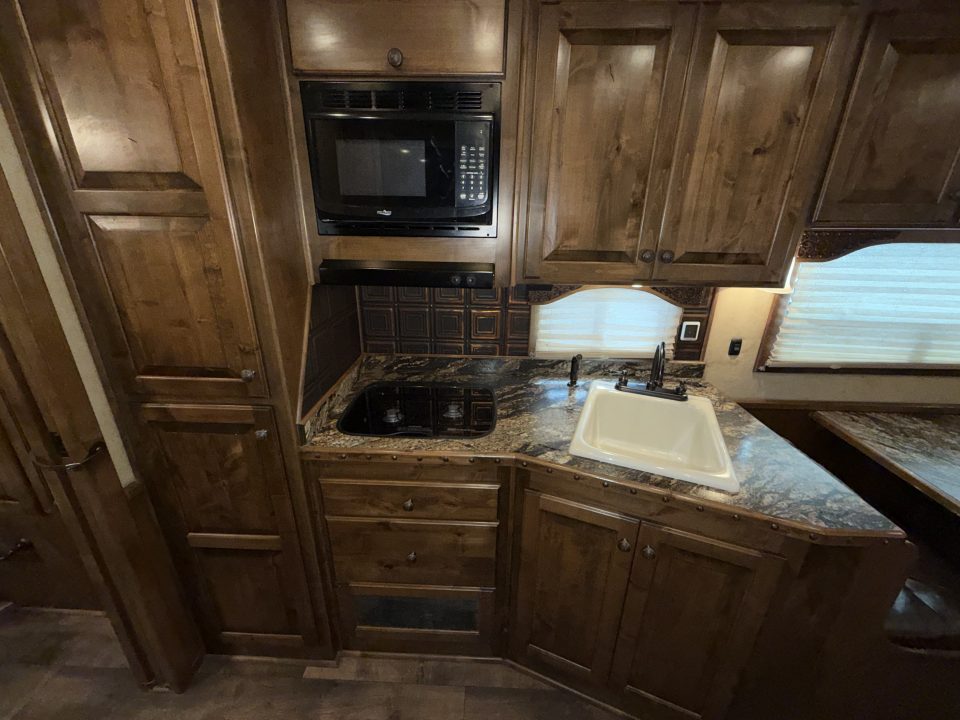 Used 2019 Twister 4 Horse Gooseneck Living Quarters Horse Trailer