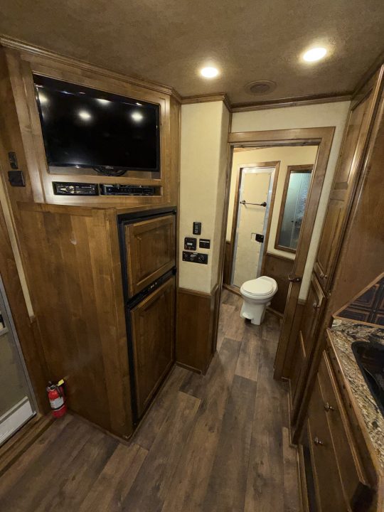 Used 2019 Twister 4 Horse Gooseneck Living Quarters Horse Trailer
