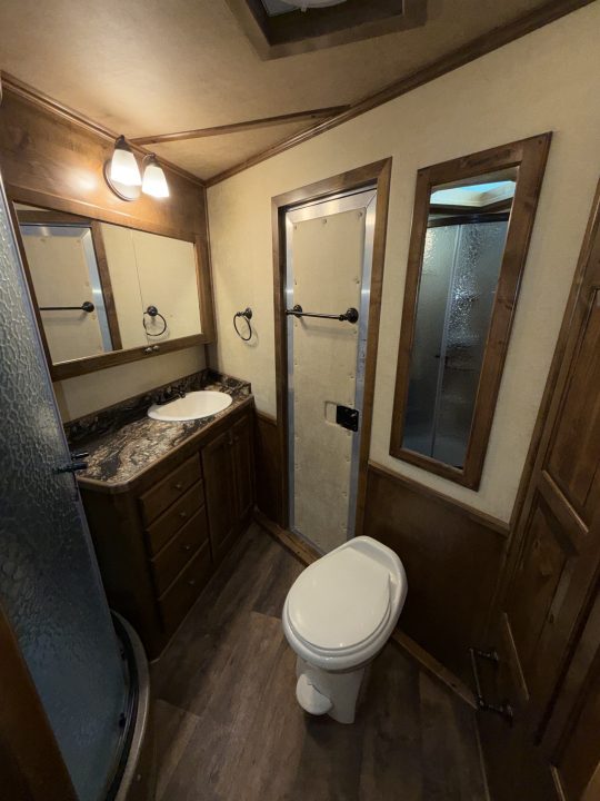 Used 2019 Twister 4 Horse Gooseneck Living Quarters Horse Trailer