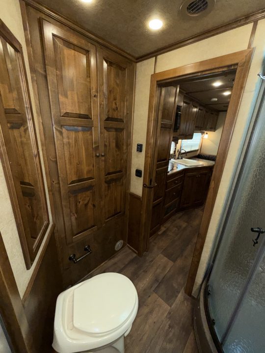 Used 2019 Twister 4 Horse Gooseneck Living Quarters Horse Trailer