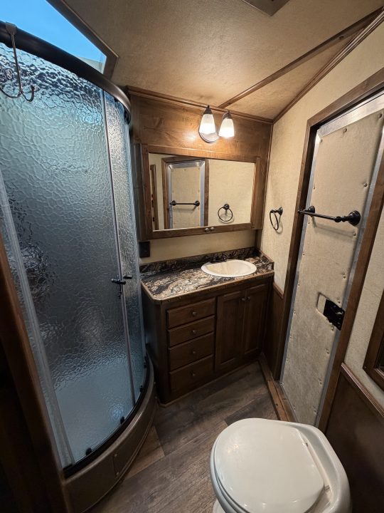 Used 2019 Twister 4 Horse Gooseneck Living Quarters Horse Trailer