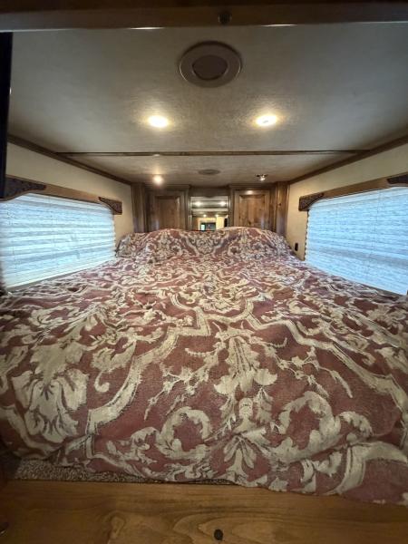 Used 2019 Twister 4 Horse Gooseneck Living Quarters Horse Trailer