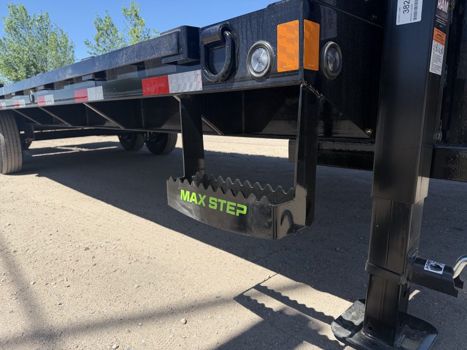 New 2026 Load Trail 8.5-25 Single Wheel Gooseneck Deckover Equipment Hauler 15.6K GVWR
