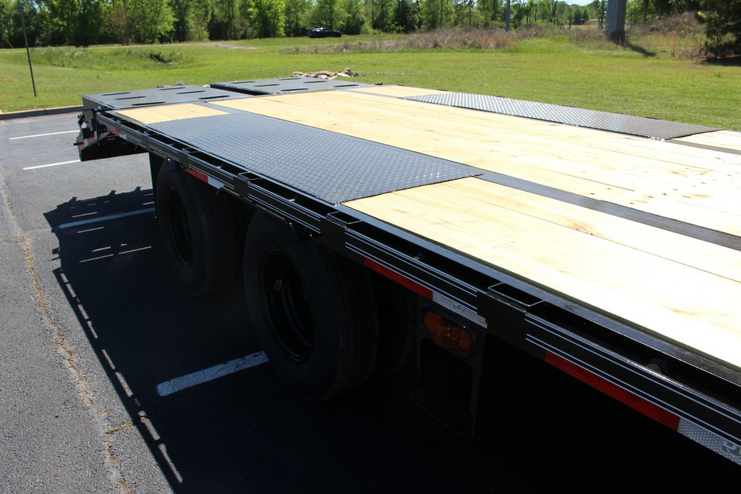 New 2026 Davidson Trailers 27+5 12K DUAL TANDEM AXLE GN Deckover Trailer